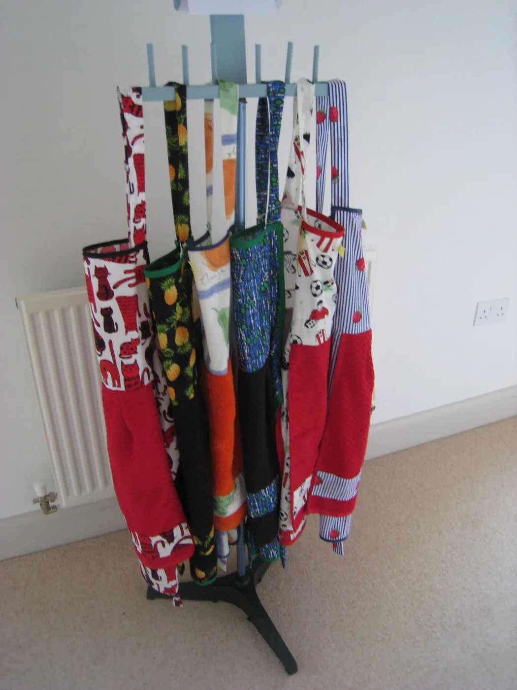 Apron stand